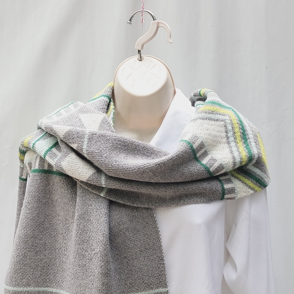 J. Crew Scarf Gray Wool Blend Multi-Color Over-Sized Triangle Print Winter - Picture 4 of 7